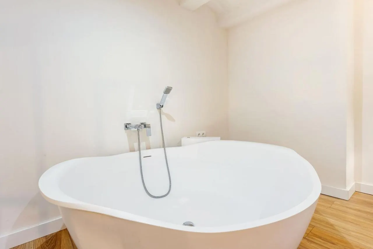 Quiet Gem With Jacuzzi In The City Center Barcelona Apartment