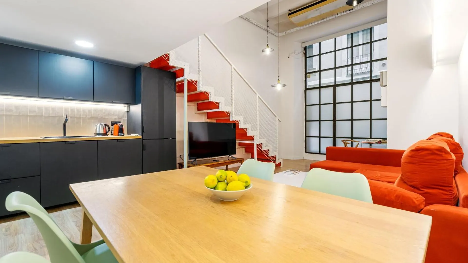 Quiet Gem With Jacuzzi In The City Center location